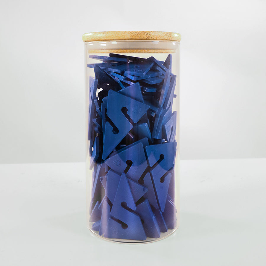Fourth Element JAR OF 100 RECYCLED LINE ARROW BLUE