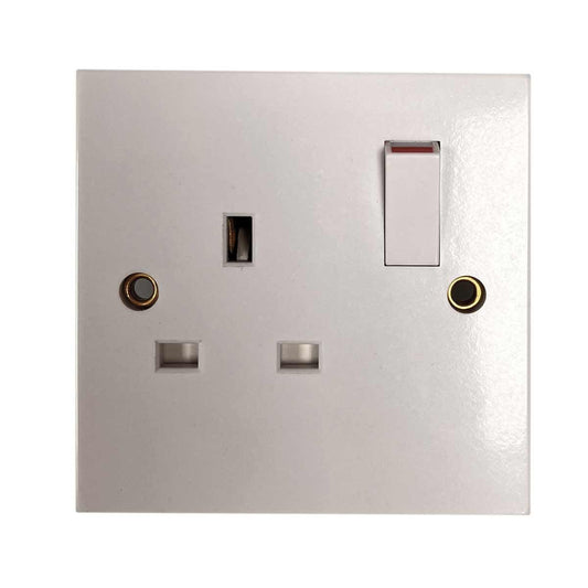 Square Edged Single Socket in White (Switched)