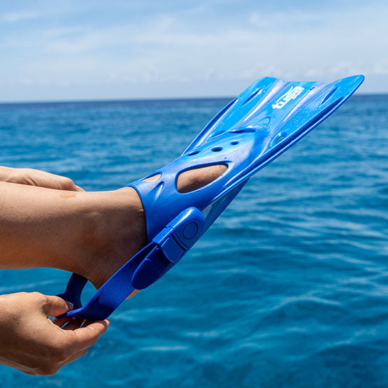 TUSA SPORT UF0103 Compact Snorkelling Travel Fins - waterworldsports.co.uk